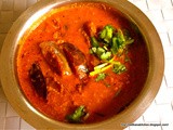 Arachuvitta Kathirikkai Kuzhambhu/ Spicy Tangy Brinjal Gravy
