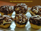 B/White Cup Cake with b/w Frosting