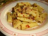 Pasta veloce : tortiglioni con tonno, pomodori secchi e capperi