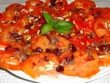 Ricetta facile e veloce con i pomodori: carpaccio di pomodori con olive, acciughe e pinoli