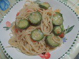 Spaghetti con zucchine e pomodoro