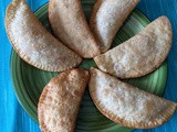 Chicken Keema Stuffed Gujiya Recipe | Chicken Gujiya Recipe | Deep Fried Chicken Snacks