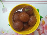 Delicious Sooji Gulab Jamuns | Rava Gulab Jamuns