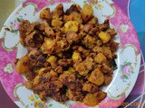 Raw banana & Potato Curry | Vazhaikkai Urulaikizhangu Varuval