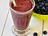 Spinach, blueberry & pomegranate smoothie