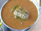 Vendakkai gravy /lady’s finger puli kulambu (kuzhambu) with coconut