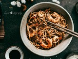 Nouilles asiatiques aux crevettes, sauce crémeuse au beurre de cacahuètes