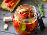 Poivrons marinés à l’huile d’olive et ail (recette facile)