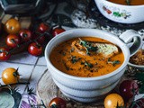 Soupe à la tomate, poivron rouge rôti et ail