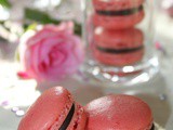 Macarons et  Macacœurs  Fraise Fourrés Chocolat au Caramel