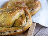 Bretzel garni au bacon et bleu d’Auvergne