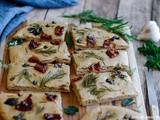 Focaccia au romarin et tomate séchée