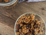 Granola aux dattes et abricots secs au miel