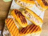 Pain au lait fourré à la truite et cornichon au yaourt