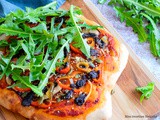 Pizza naan mozzarella et tomate à la tapenade