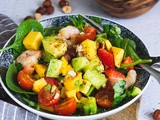 Salade mangue, avocat aux crevettes