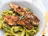 Tagliatelle au pesto et poulet aux herbes