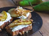 Tartine à la poire et gorgonzola