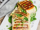 Wrap de poulet aux cacahuètes et épinards