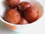 How To Make Instant Bread Gulab Jamun Recipe in Hindi – Indian Dessert