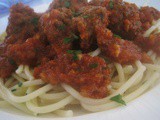 Moroccan-Style Tomato Sauce with Meatballs (Kafta) and Spaghetti / Spaghetti aux Boulettes de Viande (Kafta) et Sauce de Tomates à la Marocaine