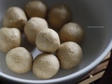 Sunnundalu / Sununde / Sununda /  Urad Dal Laddu /Urad Dal Laddoo