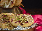 Rajasthani Mawa Kachori Recipe