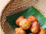 Kueh Kodok (Mashed Banana Fritters) 炸香蕉球