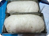 Switch up of a Oatmeal bread loaf ~ 'Mochi' bread loaf??...^^ 另一个燕麦面包条的版本...Mochi面包条
