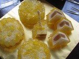 Lotus Paste Mangoes Agar-agar Mooncake 莲蓉芒果菜燕月饼