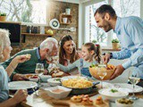 Les plats traditionnels du dimanche : le goût des grandes tablées en famille