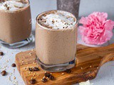 Smoothie au café, tahini et dattes