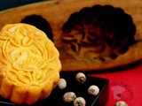 Lotus Meat Floss Mooncake ~ 莲蓉肉松月饼 (2016)