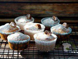 Vanilla Cupcakes with Peanut Buttercup Candies ~ 巧克力花生杯子蛋糕