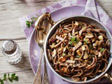 Chitarra alle prugne secche con speck, funghi e noci pecan. e sfida sia