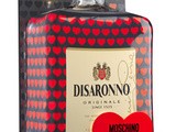 Amaretta Disaronno in een kleedje van Moschino