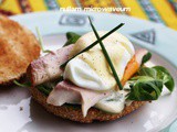 Eggs Benedict met gerookte forel