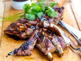 Low and Slow spareribs met sake en sojasausglazuur