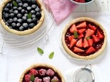 Crostata di fragole e frutti di bosco