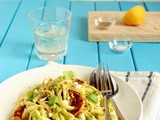 Linguine al pesto di rucola con feta e limone candito