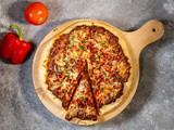Pizza bolognese - easy and delicious