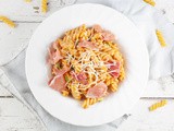 Red pesto pasta with Serrano ham