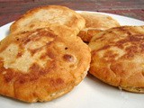 Gorditas with roasted salsa and pigeon peas