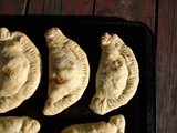 Spring empanadas with spelt asparagus, arugula and white beans