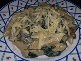 Penne pasta in spinach and mushroom sauce