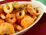 Kolmi Papeto Tetralo (Prawns and potatoes)