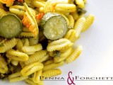 Pasta con zucchine e fiori di zucchine - Pasta with zucchini and zucchini flowers