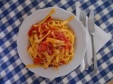 Fettuccine con pomodori freschi e pancetta