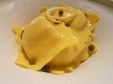 Ravioli al salmone con limone e pepe verde