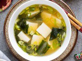 Miso Soup with Tofu and Wakame (味噌汁)